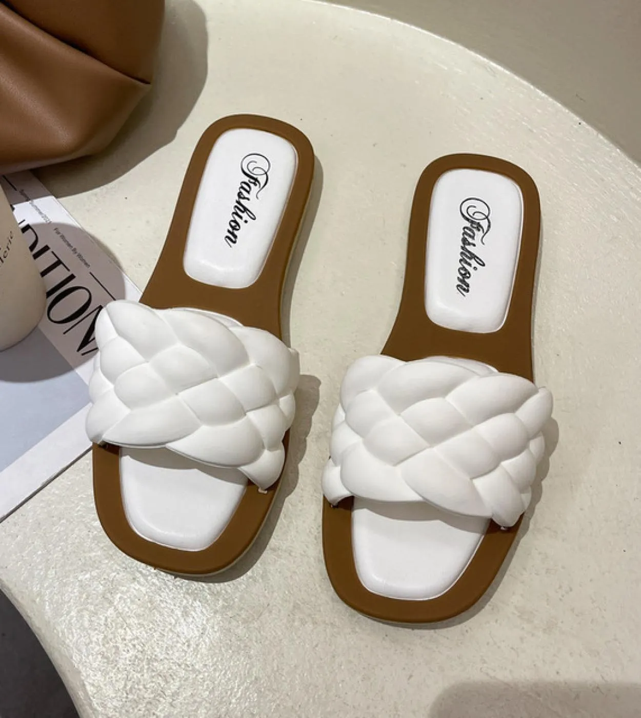 2022 Scarpe piatte da donna di nuova moda Comfort Summer Light Pantofole da casa per interni o sport allaria aperta Beach Open