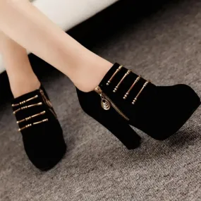 2023 nuovi stivaletti moderni in PU tacco quadrato scarpe da donna inverno punta tonda tacco alto stile decorazione in metallo s