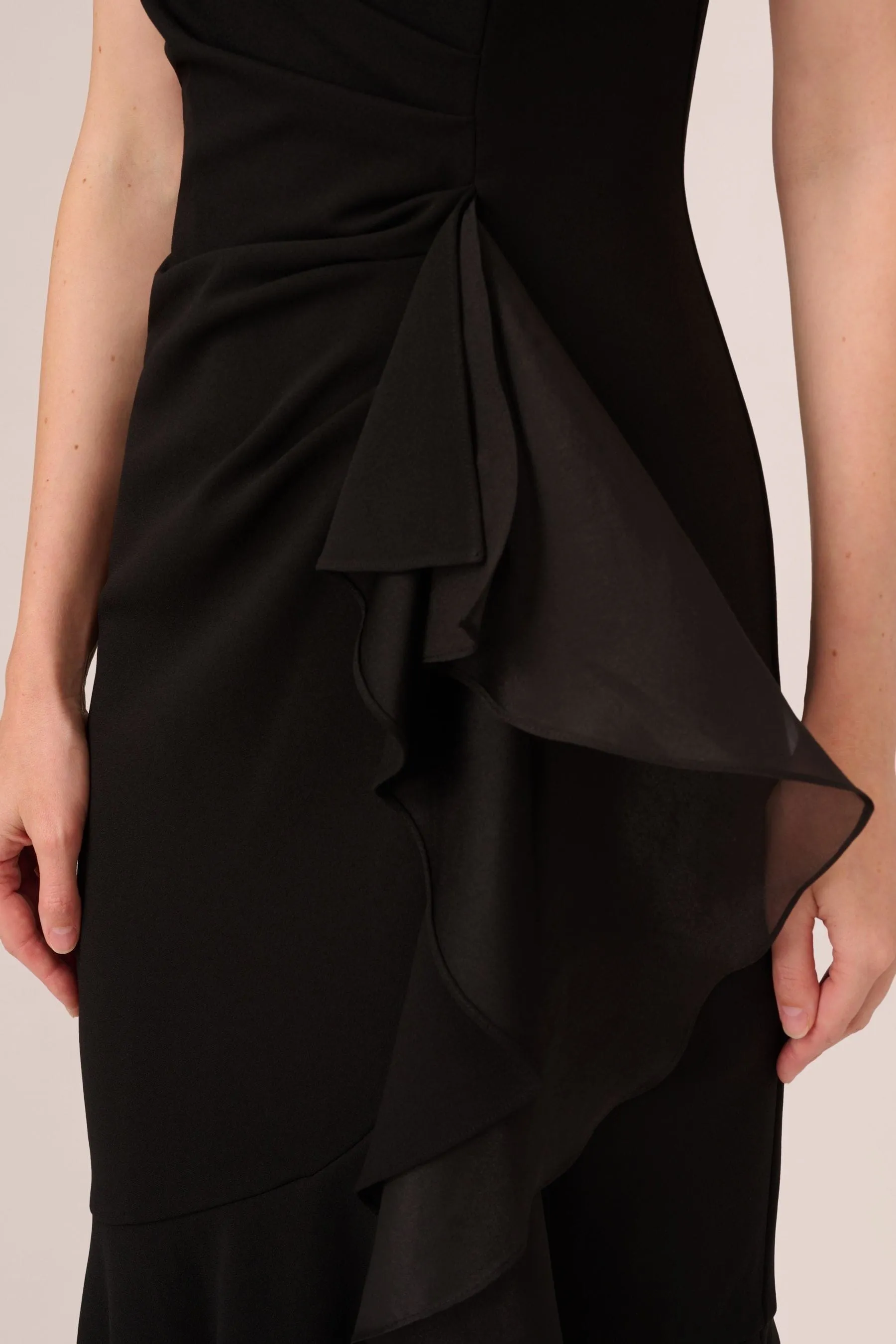 Adrianna Papell Abito Halter In Crêpe Con Volant    