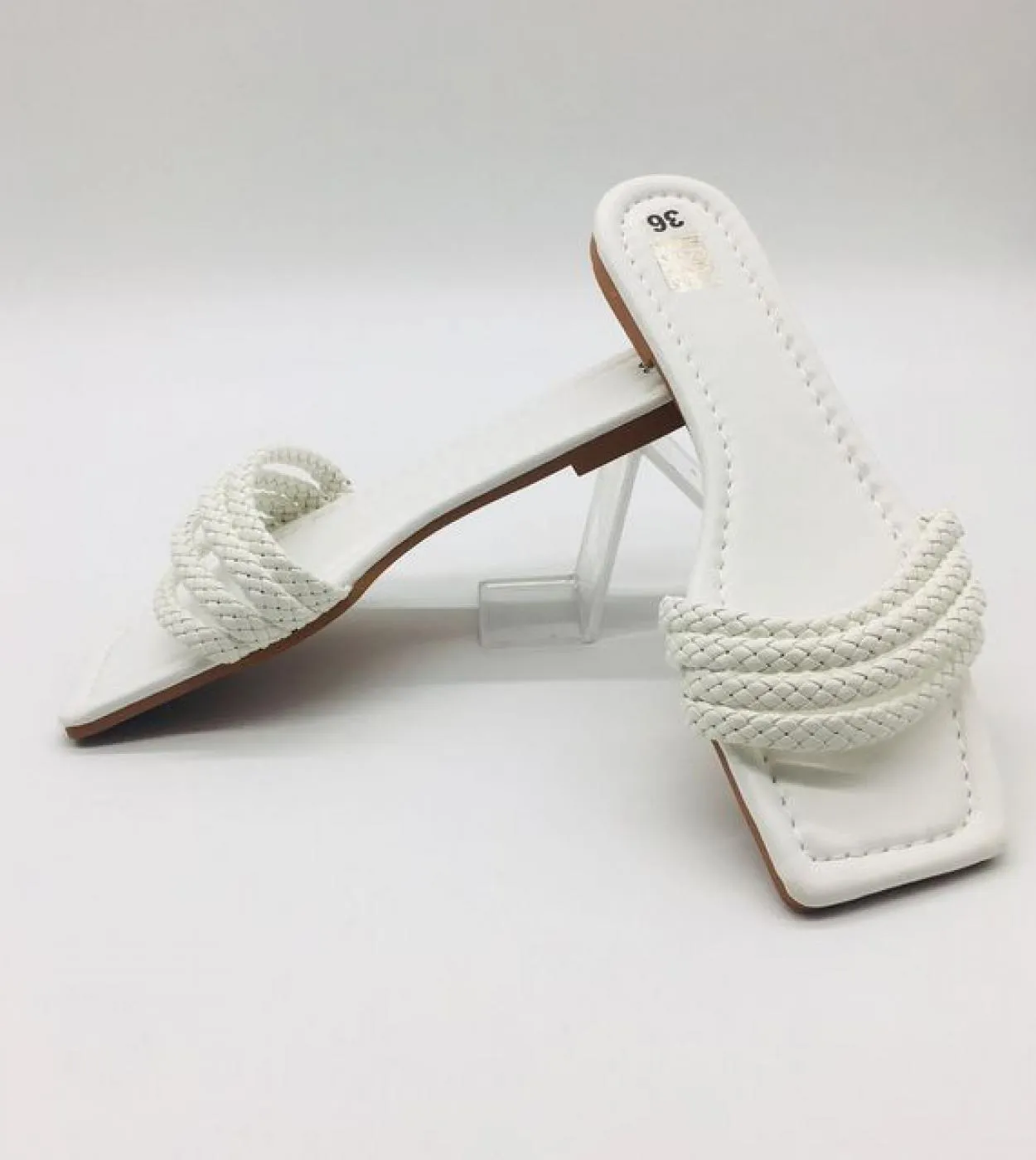 Ciabatte da donna 2022 Fashion Twist piatte con scarpe estive da spiaggia Donna nuove pantofole da festa color caramello da indo