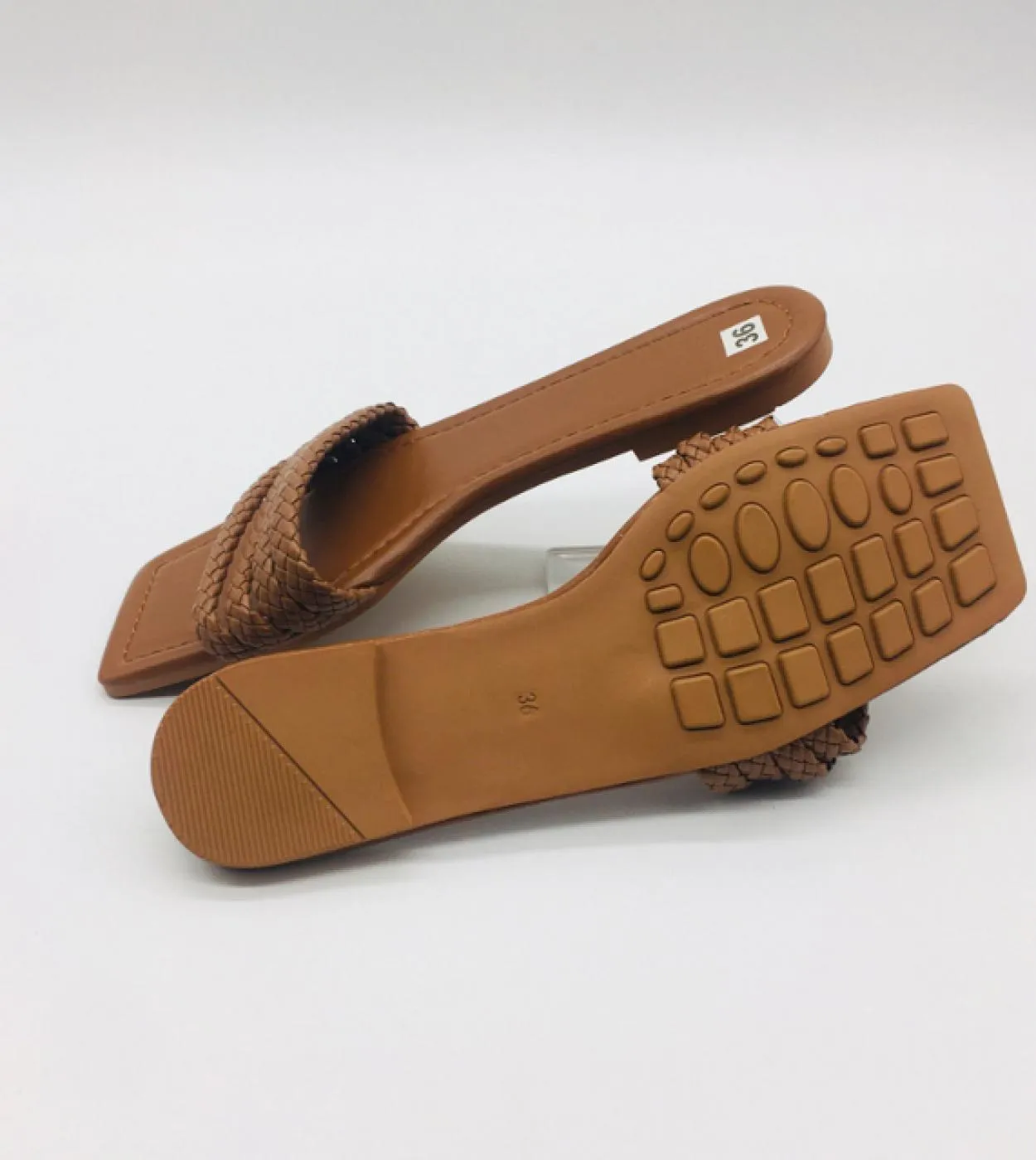 Ciabatte da donna 2022 Fashion Twist piatte con scarpe estive da spiaggia Donna nuove pantofole da festa color caramello da indo