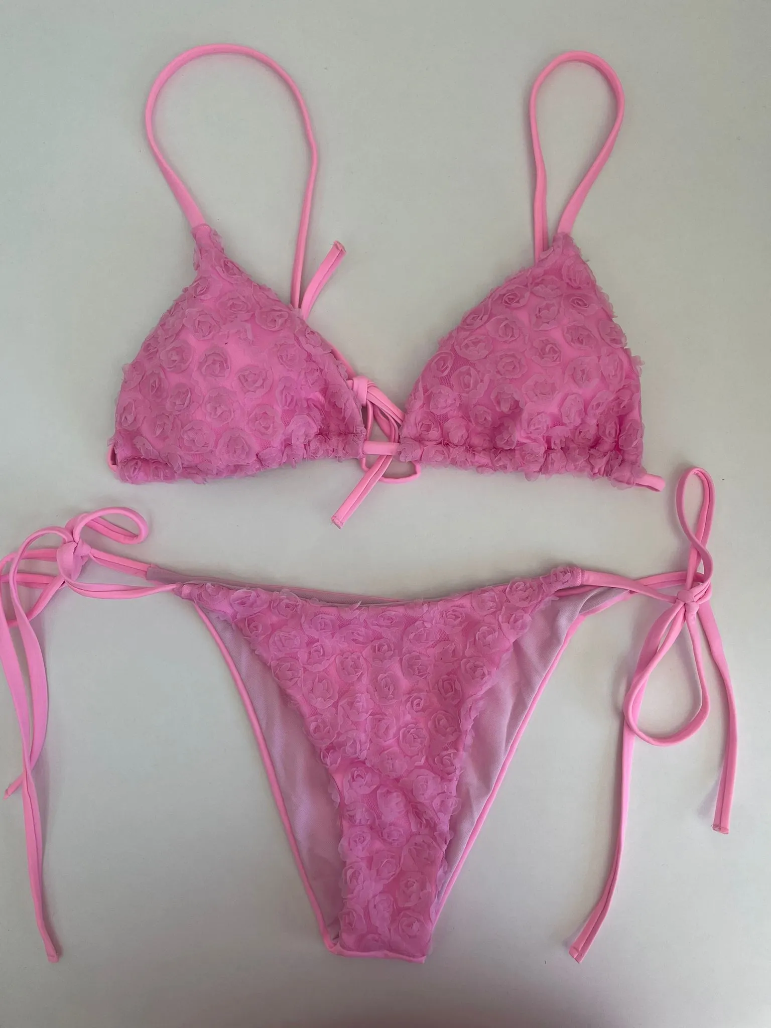 Costume 2 pezzi tinta unita con rose