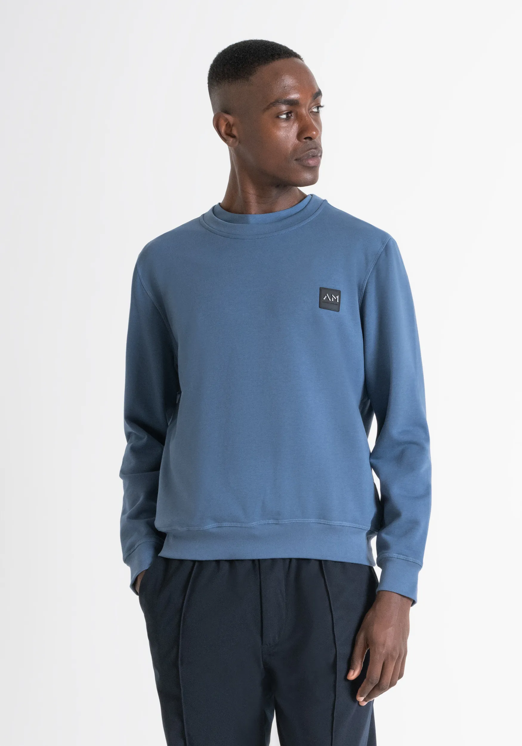 FELPA REGULAR FIT IN TESSUTO SOSTENIBILE MISTO COTONE BLU CON LOGO
