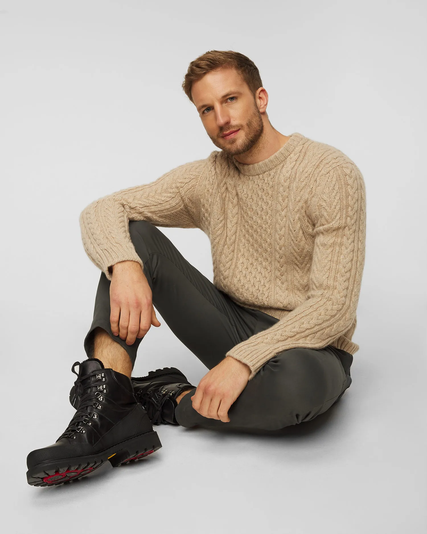 Maglione in cashmere beige da uomo Johnstons of Elgin kai05106hb02104-hb0210
