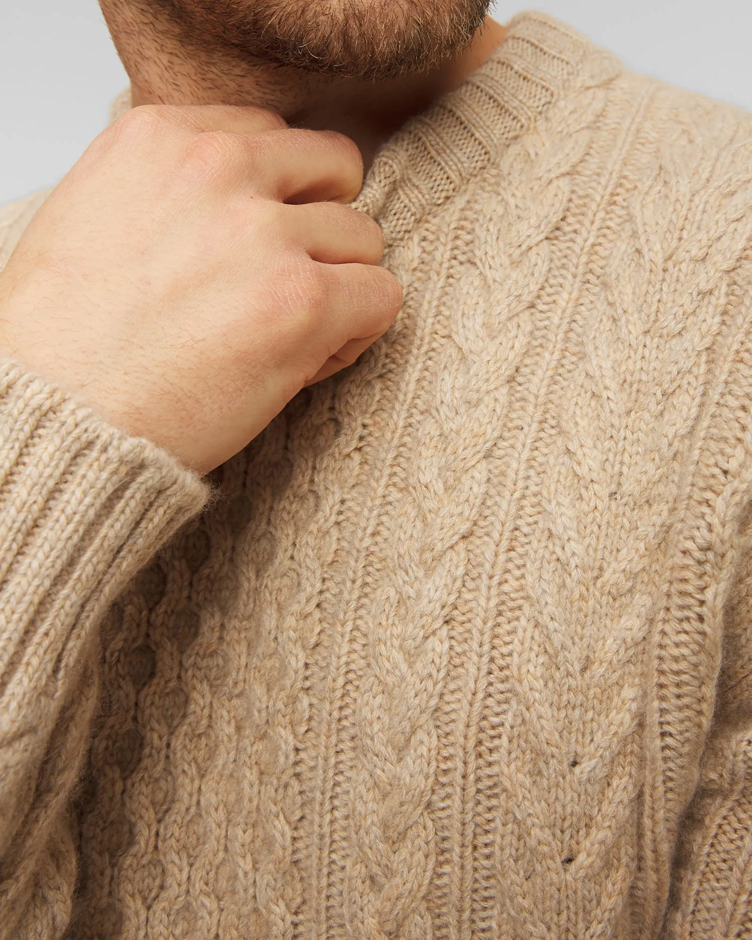 Maglione in cashmere beige da uomo Johnstons of Elgin kai05106hb02104-hb0210