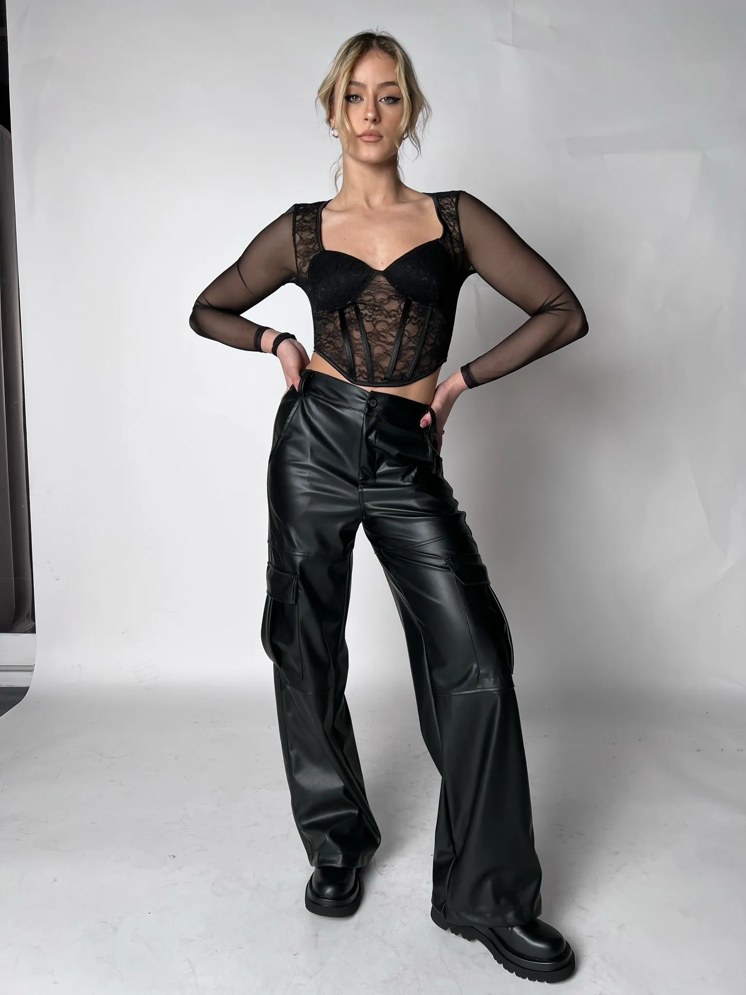 Pantalone cargo in ecopelle - NERO