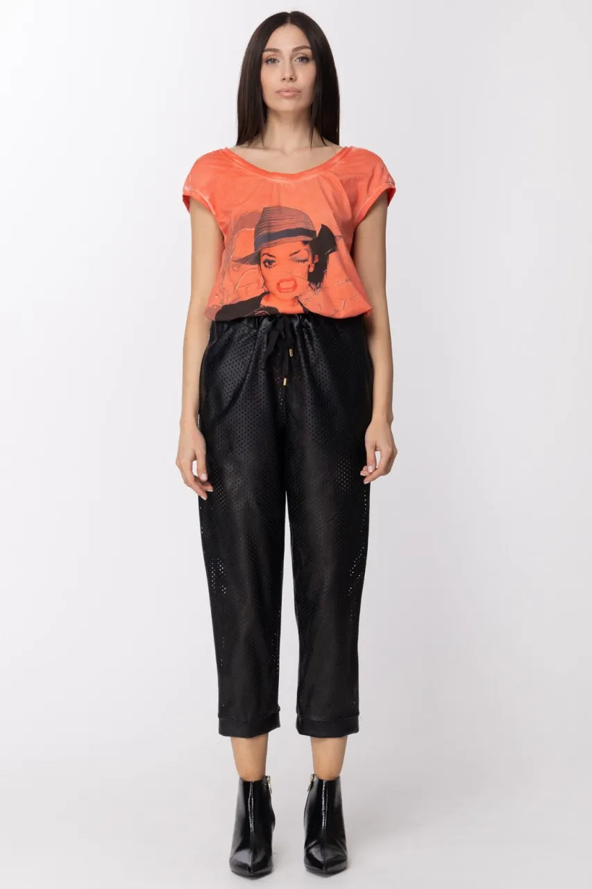 PANTALONE IN ECOPELLE TRAFORATA CON ELASTICO IN VITA VAR UNICA