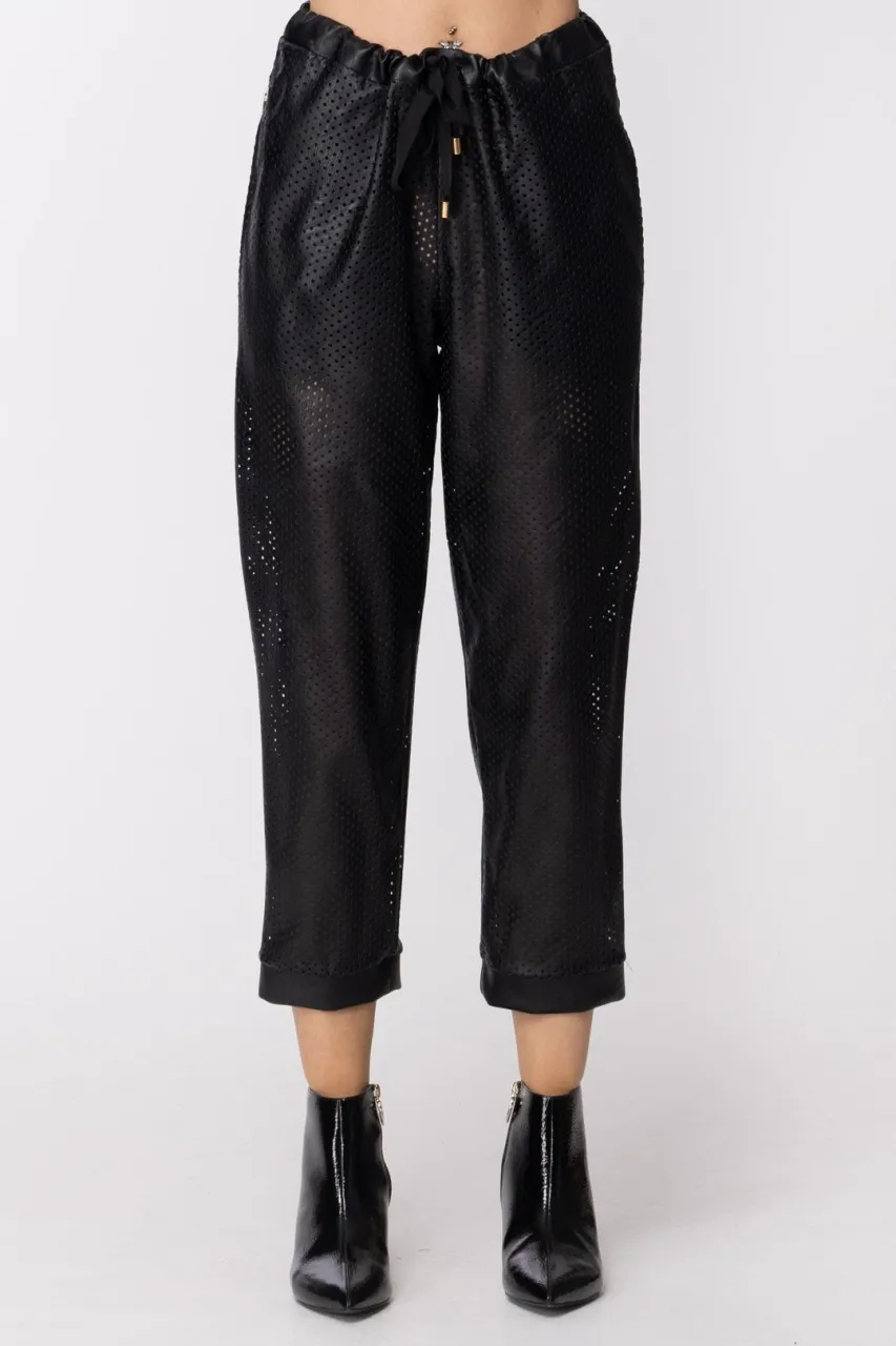 PANTALONE IN ECOPELLE TRAFORATA CON ELASTICO IN VITA VAR UNICA
