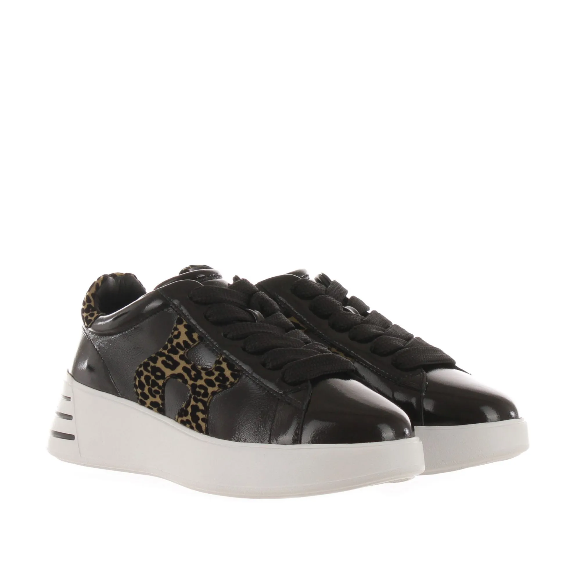 Sneaker rebel in vernice