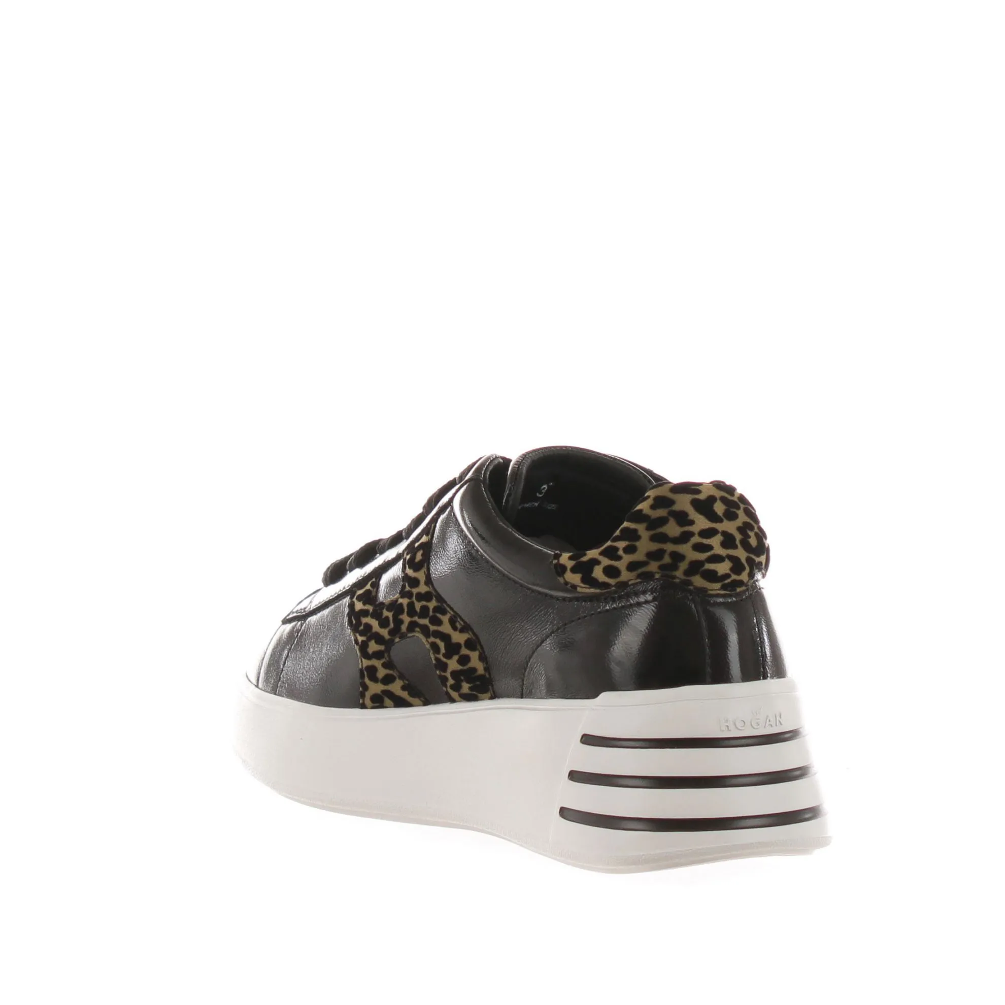 Sneaker rebel in vernice