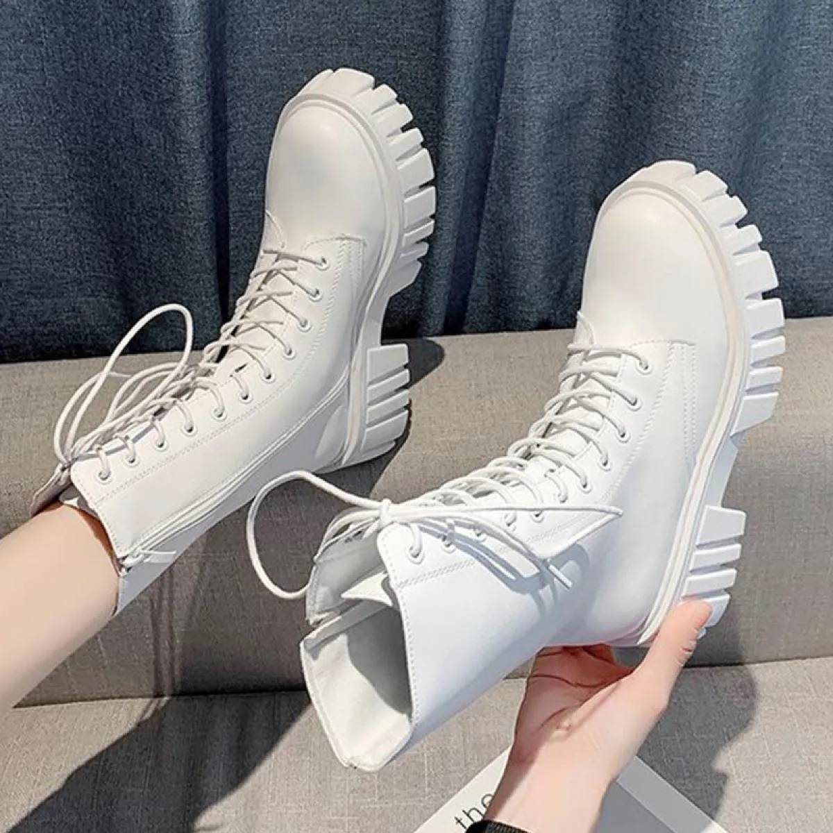 Stivaletti in pelle PU bianchi per donna 2023 scarpe stringate alla moda stivali da moto con plateau autunno inverno donna