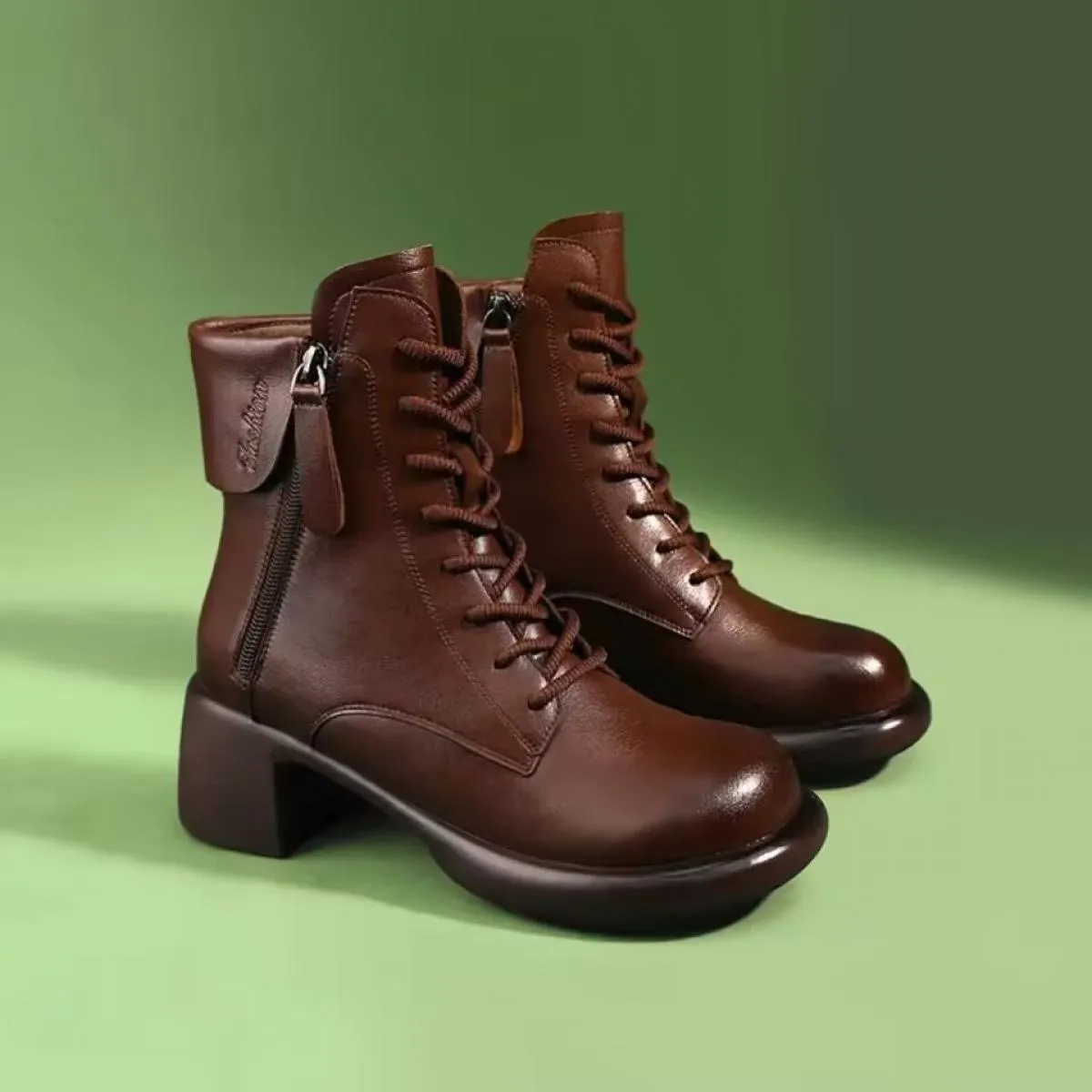 Stivali da donna Nuovo 2024 Retro Stivali con cerniera laterale Scarpe da donna Colore solido Stivaletti con tacco spesso Scarpe