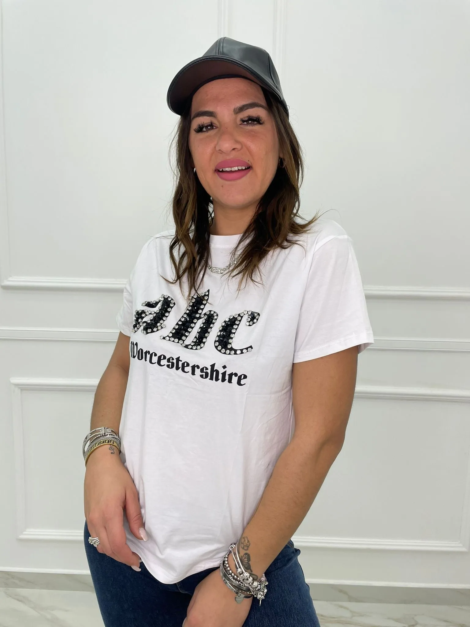 T-shirt con catena argento e scritta