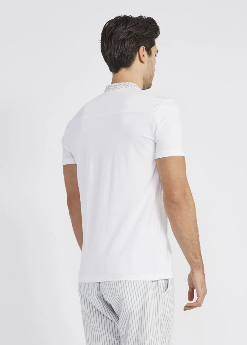 T-shirt con collo alla coreana
